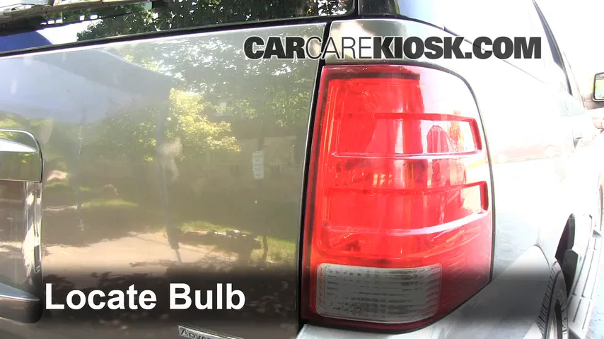 2004 Ford Expedition XLT 5.4L V8 Lights Tail Light (replace bulb)